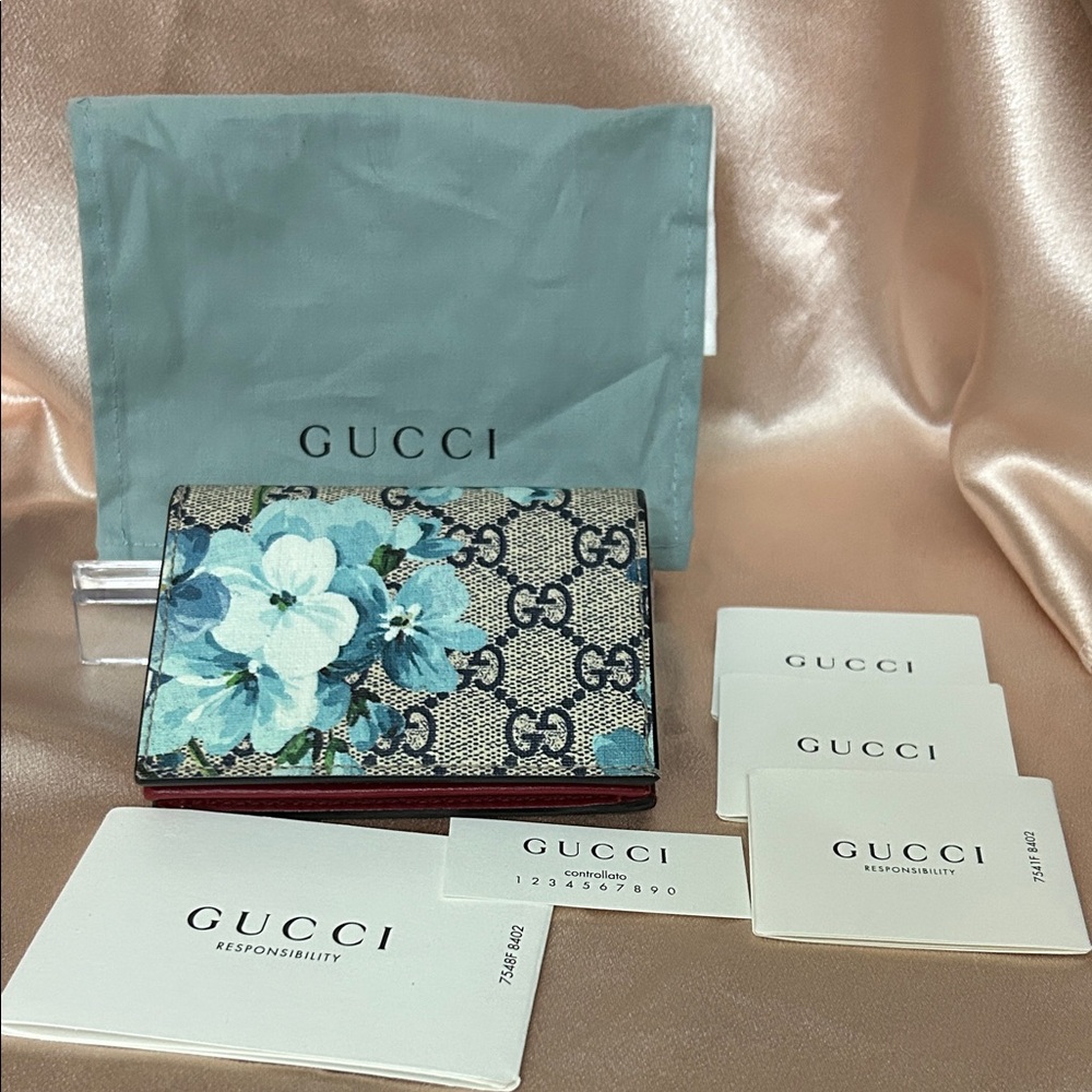 Gucci GG Supreme Blooms Compact Wallet